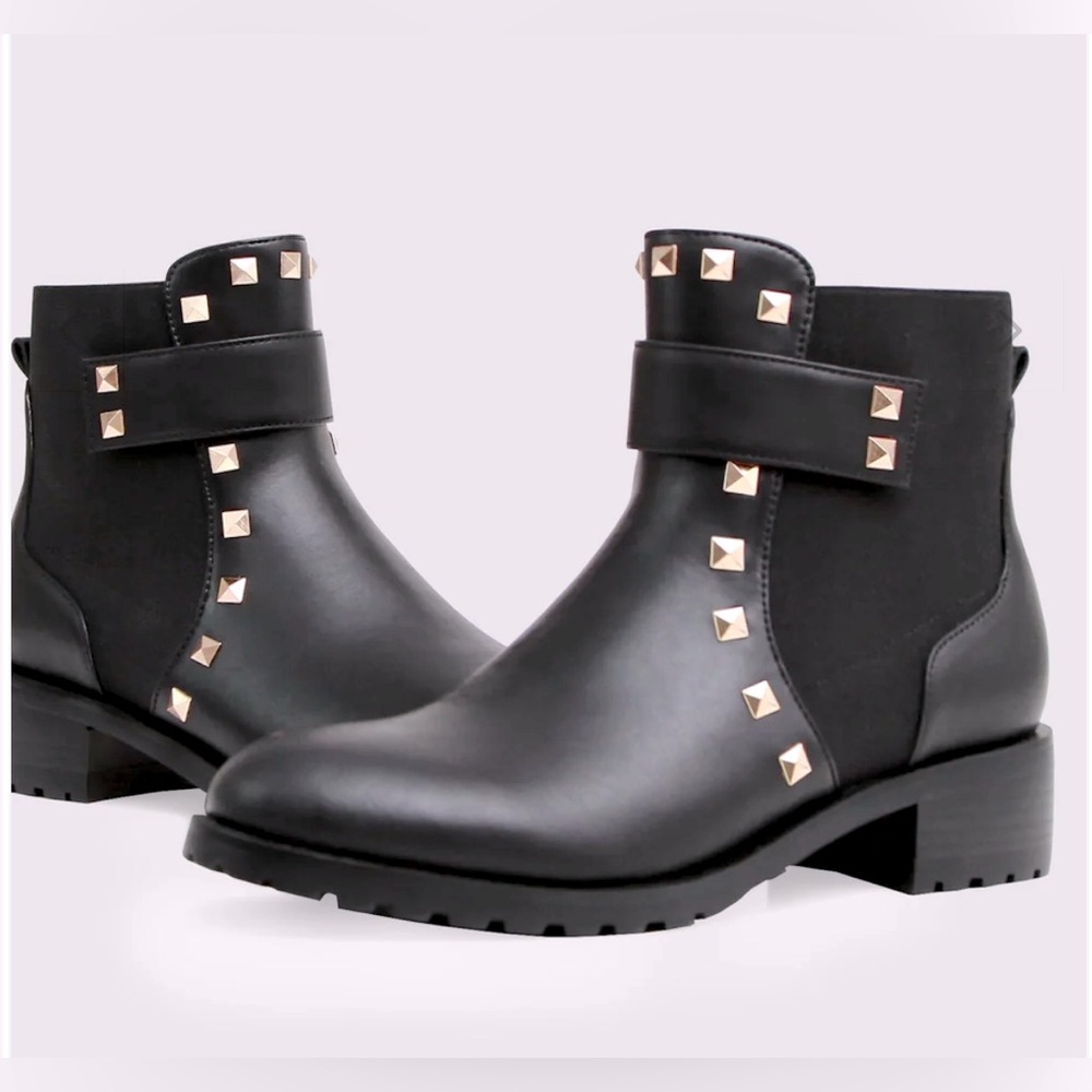 Belle & Bloom city lights ankle boots New in box